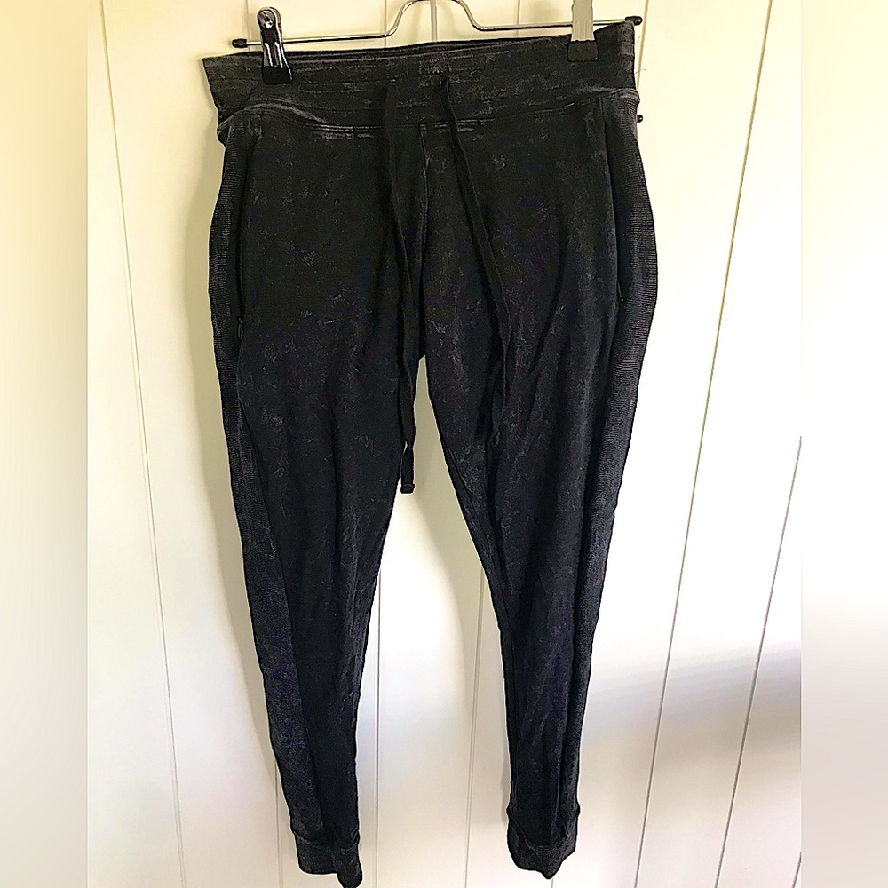 PINK Victoria’s Secret Yoga pants draw string waist charcoal gray, zipper pocket